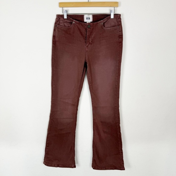 BDG Comfort Stretch Ultra Low Rise Flare Jean - Picture 1 of 10